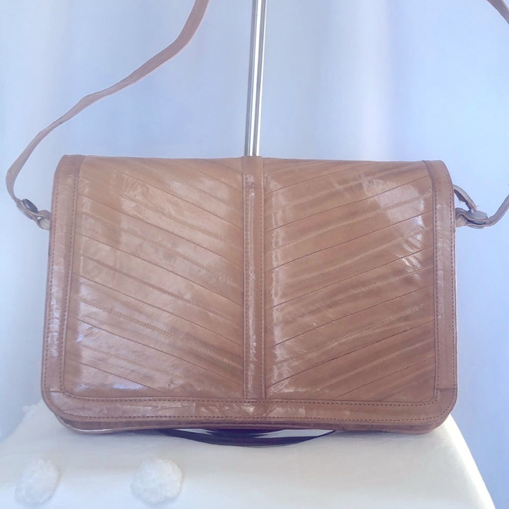 Genuine tan  Eel skin handbag. Vintage. Made in Korea.